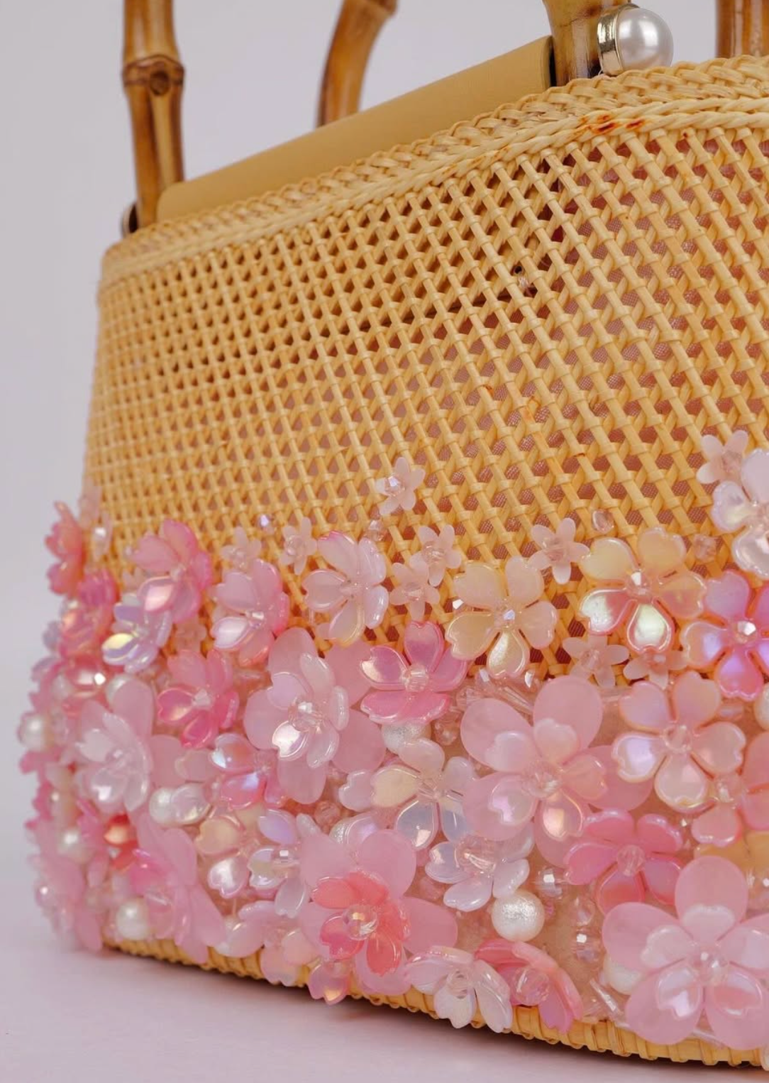 Xuân Thị HandMade Crafts | スアン・ティ Limitedシリーズ SPRING 桜モチーフ ビーズ バンブーハンドル かごバッグ